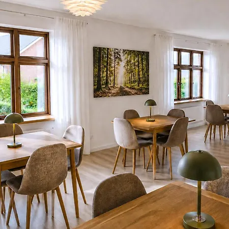 6 Bedroom Beautiful In Holiday home *